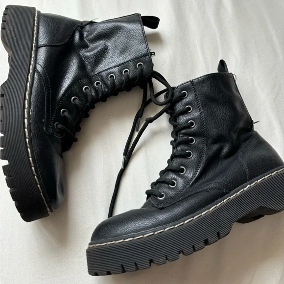 Sincerely Jules Black Moto Boots - Picture 2 of 6